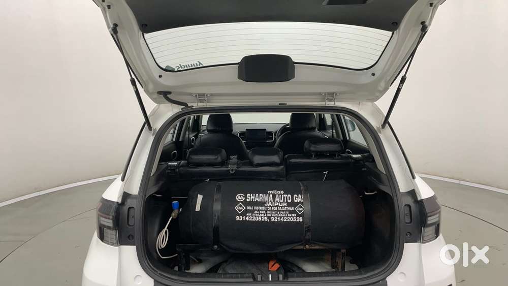 Hyundai Venue Sx, 2023, Cng & Hybrids