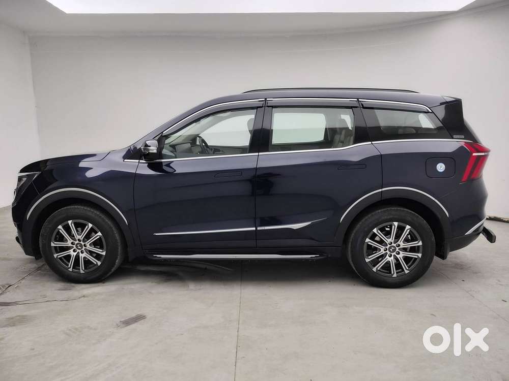 Mahindra Xuv700 2.0 Ax 7 Petrol At Str, 2023, Petrol