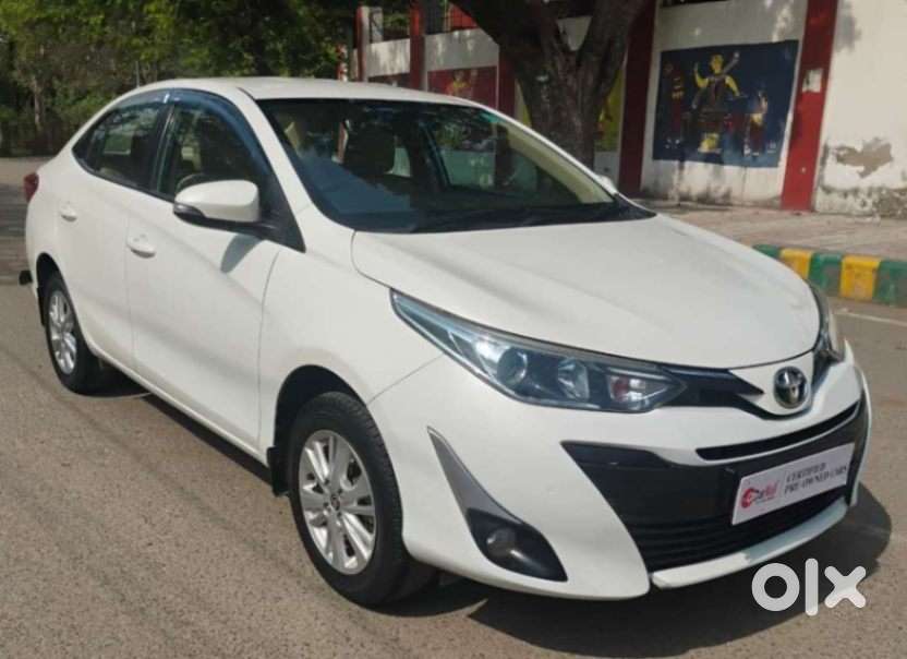Toyota Yaris V Cvt, 2019, Petrol