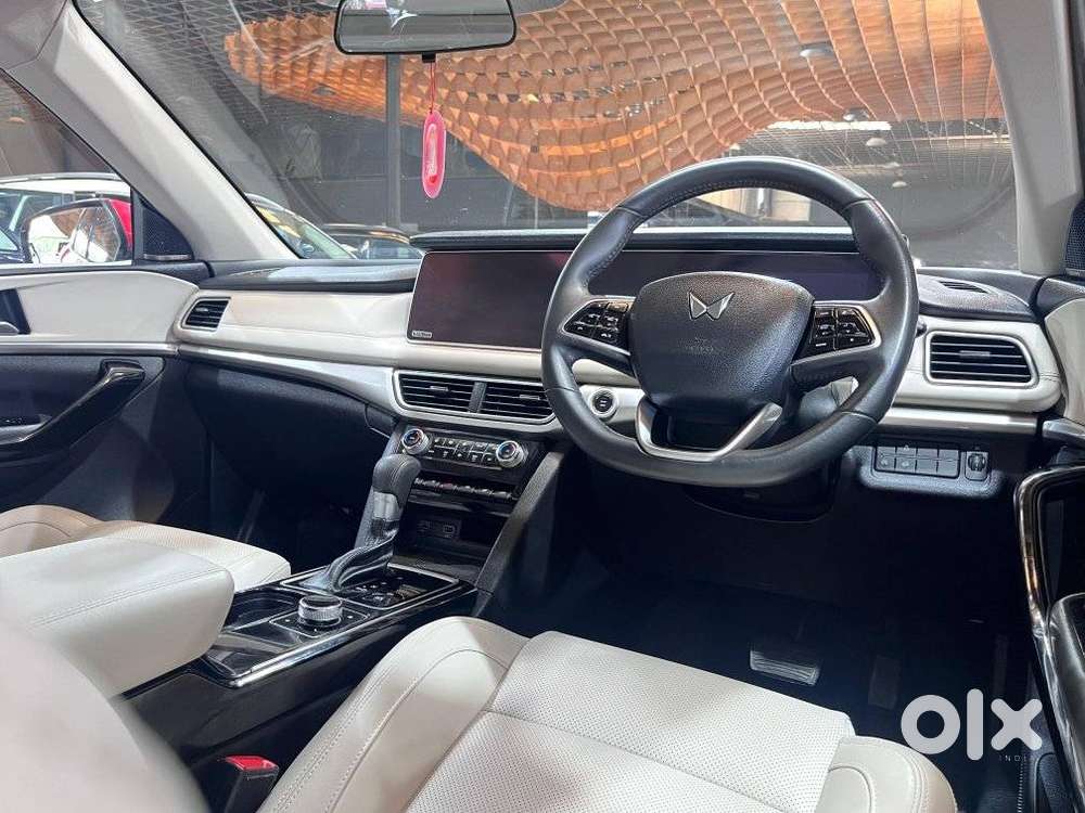 Mahindra Xuv700 2.2 Ax 7 Diesel At Luxury Pack Str Awd, 2023, Diesel