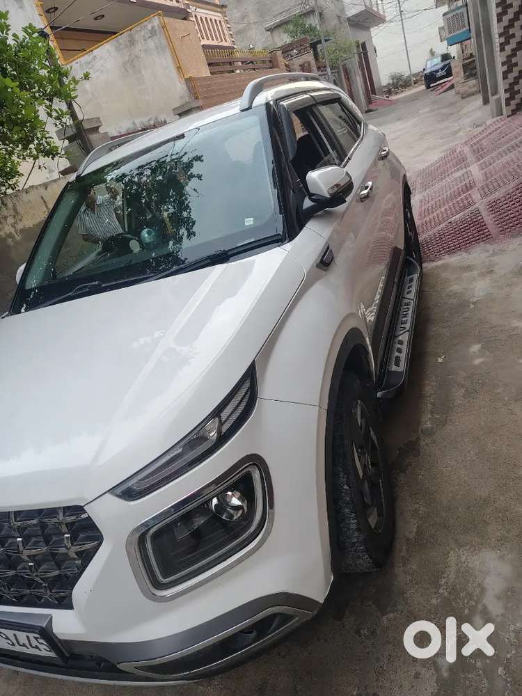 Hyundai Venue Diesel Mt Dual Tone 2019