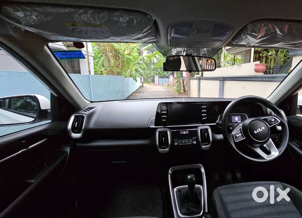 Kia Sonet Htk+ Petrol  Jan 2023 Reg  23,500 Km  Warranty Till 2028