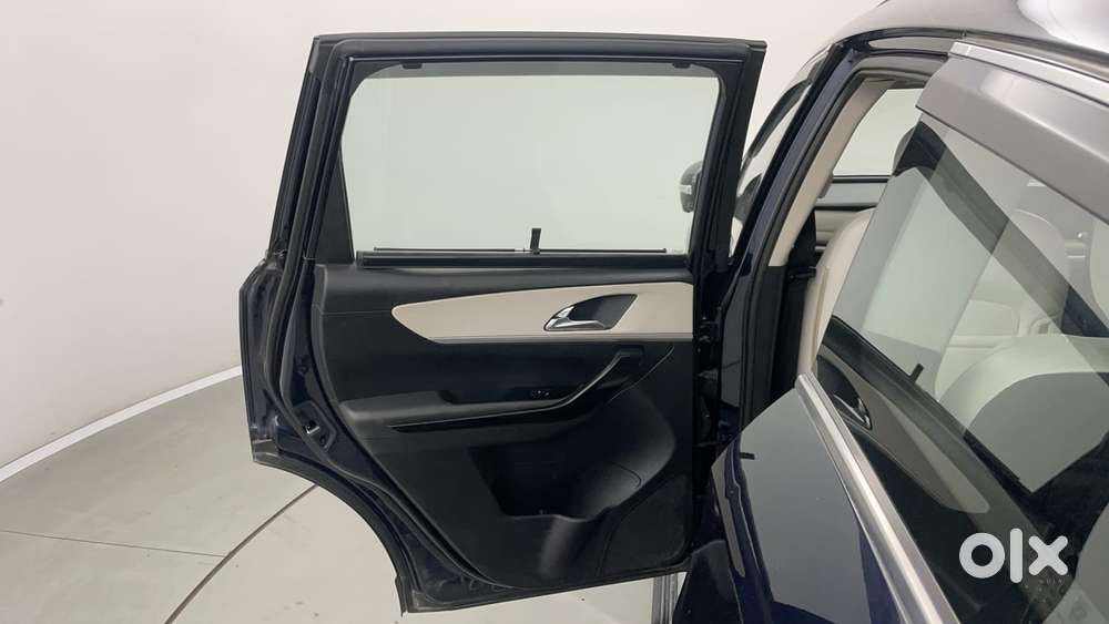 Mahindra Xuv700 2.2 Ax 7 Diesel At Luxury Pack Str, 2022, Diesel