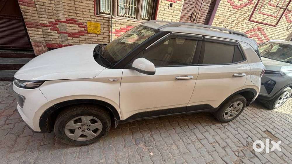 Hyundai Venue 2019 Petrol 65000 Km Driven