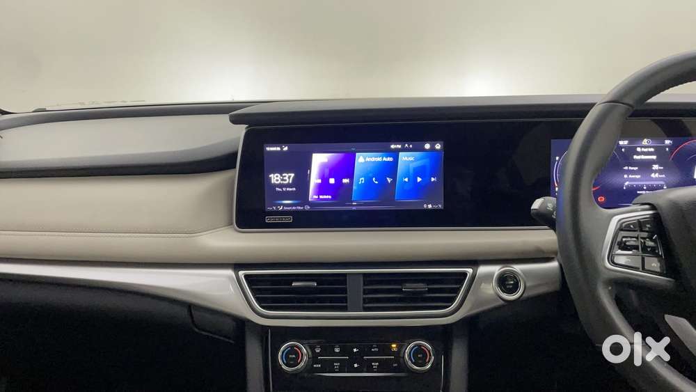 Mahindra Xuv700 2.0 Ax 7 Petrol At Luxury Pack Str, 2022, Petrol