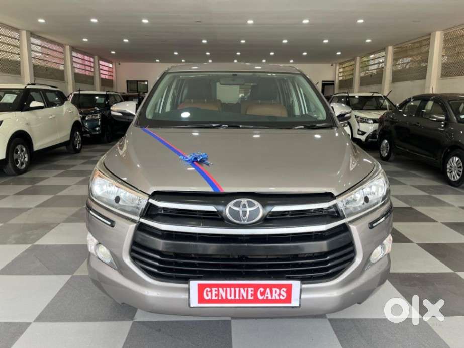 Toyota Innova Crysta 2.4 G Mt, 2016
