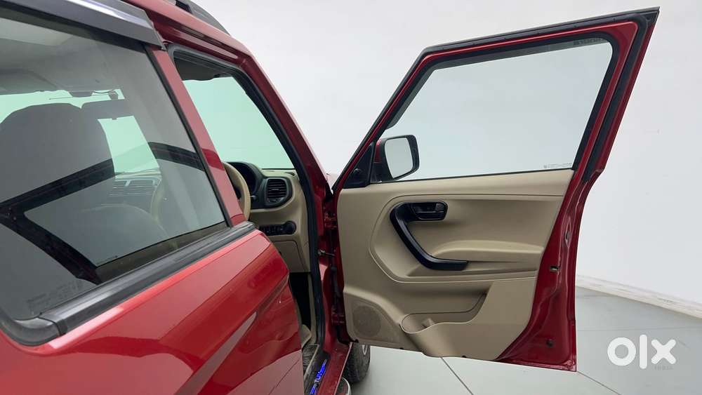 Mahindra Tuv 300 T6 Plus, 2018, Diesel