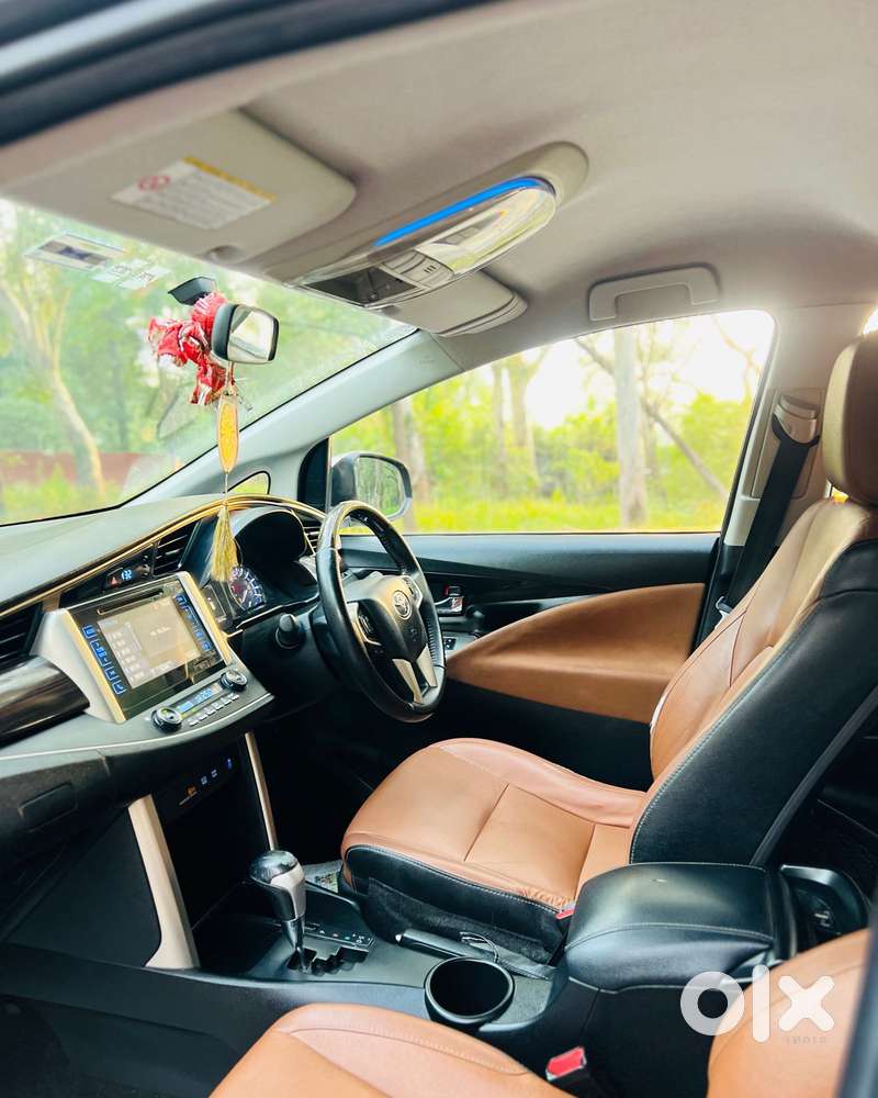 Toyota Innova Crysta 2.8 Zx At 7 Seater, 2017, Diesel