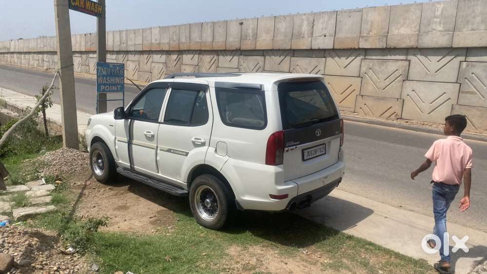 Tata Safari Storme 2016