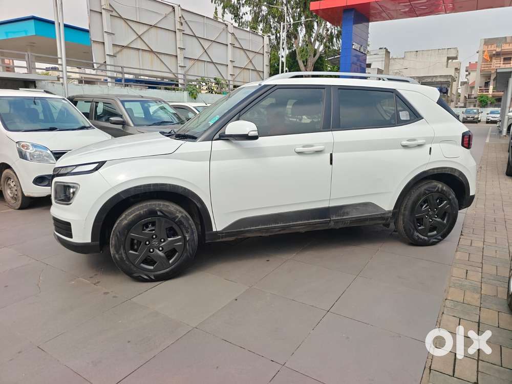 Hyundai Venue 1.2 S (o), 2025, Cng & Hybrids