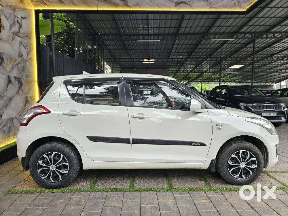 Maruti Suzuki Swift Lxi Optional-o, 2017, Petrol
