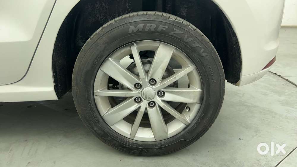 Volkswagen Polo Petrol Highline 1.2l, 2015, Petrol