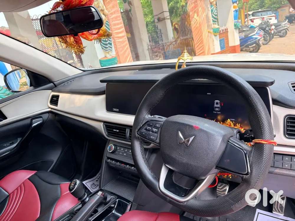 Mahindra Xuv700 2023 Petrol Well Maintained
