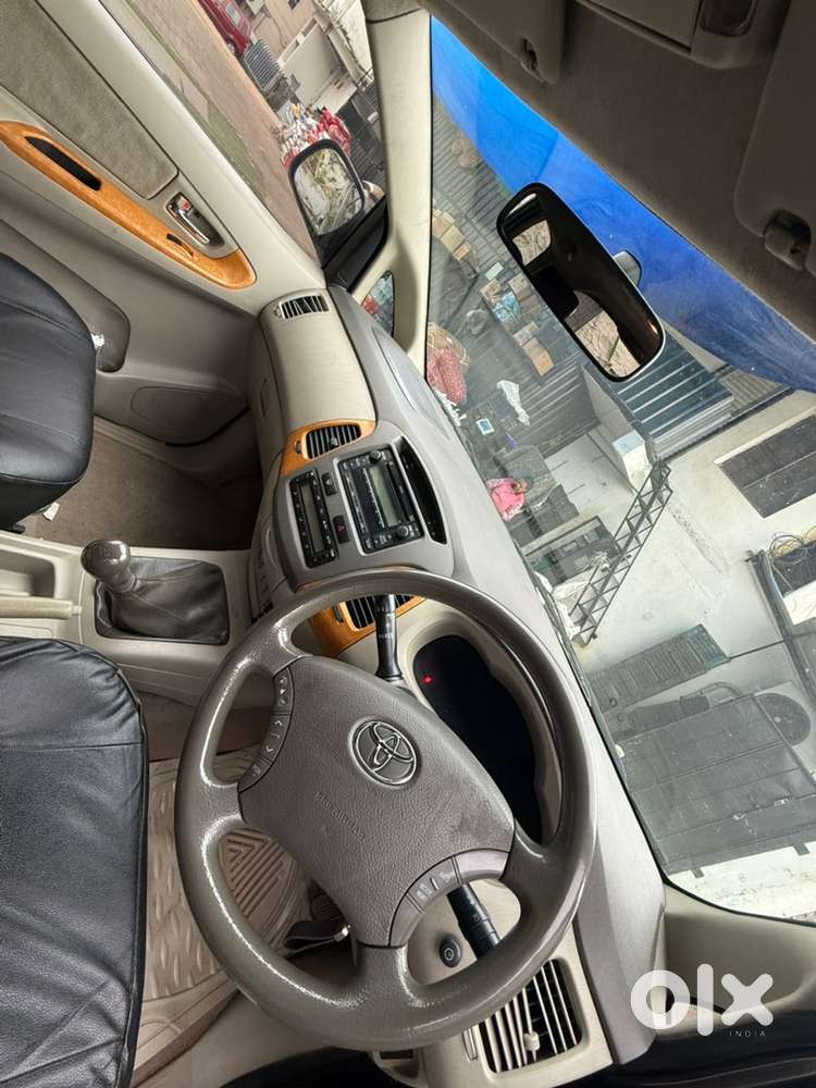 Toyota Innova V