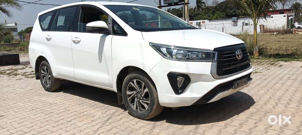 Toyota Innova Crysta 2.4 G Mt, 2022, Cng & Hybrids