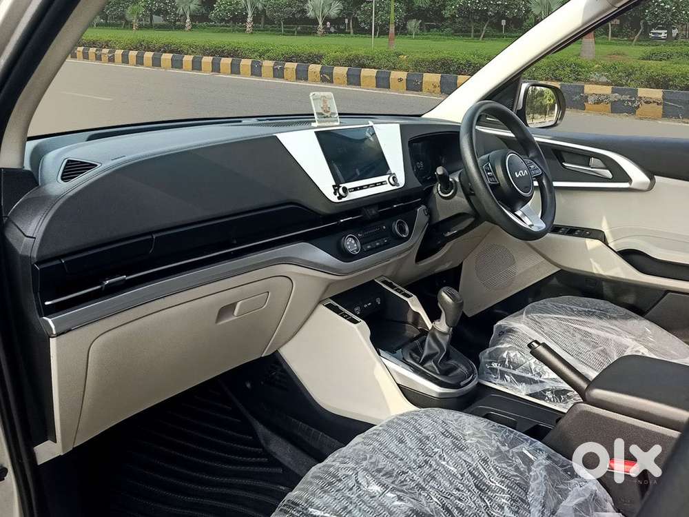 Kia Carens 1.5 Prestige 7 Str, 2023, Petrol