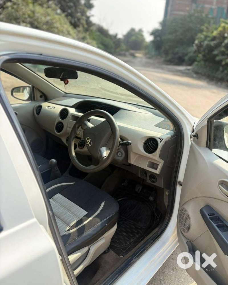 Toyota Etios Liva 2015 Petrol Well Maintained