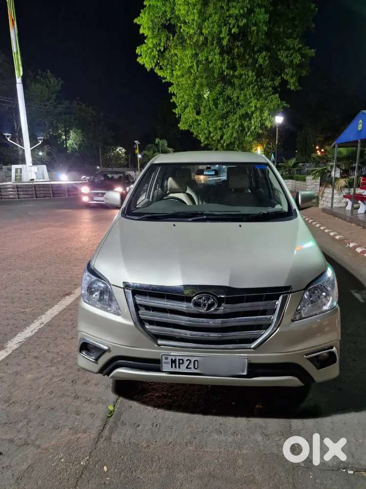 Innova 2014 V, 1st Owner, 106000km, Mp Number Well Maints