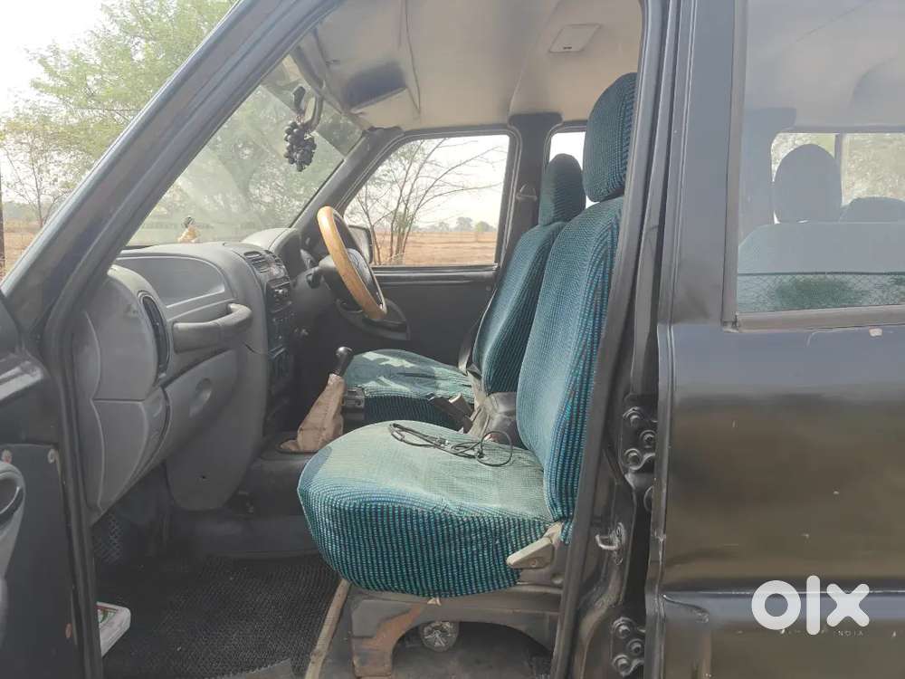 Mahindra Scorpio Black Colour