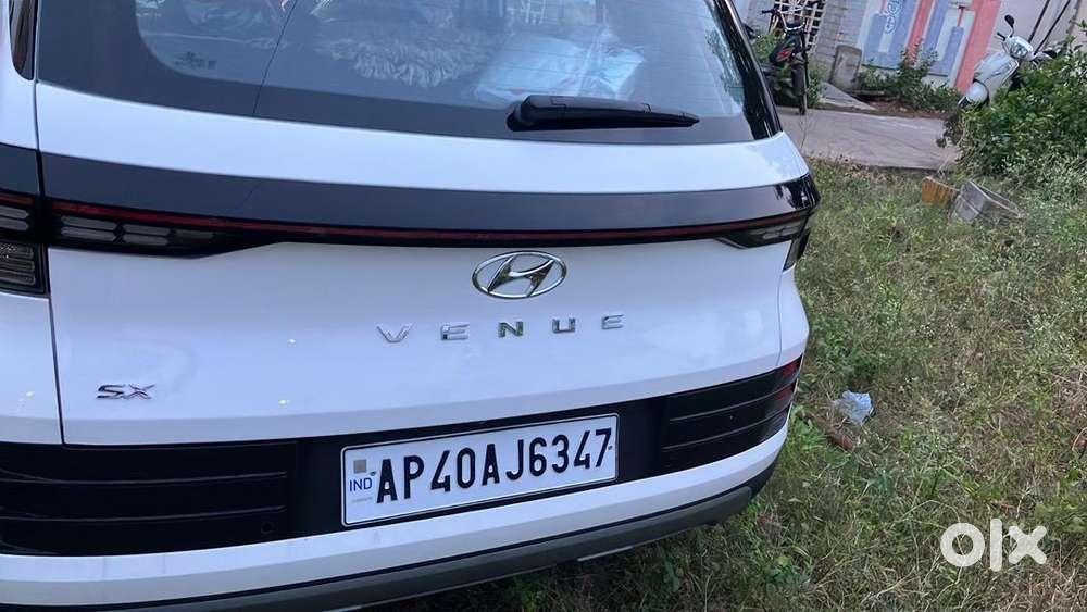 Hyundai Venue 2023 Diesel 27000 Km Driven