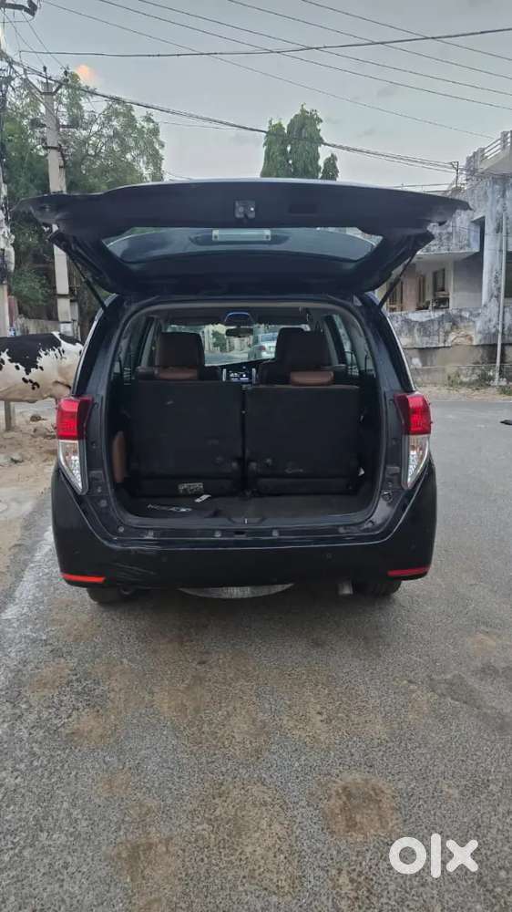 Innova Crysta Captain Seat 2.4 Z (at)