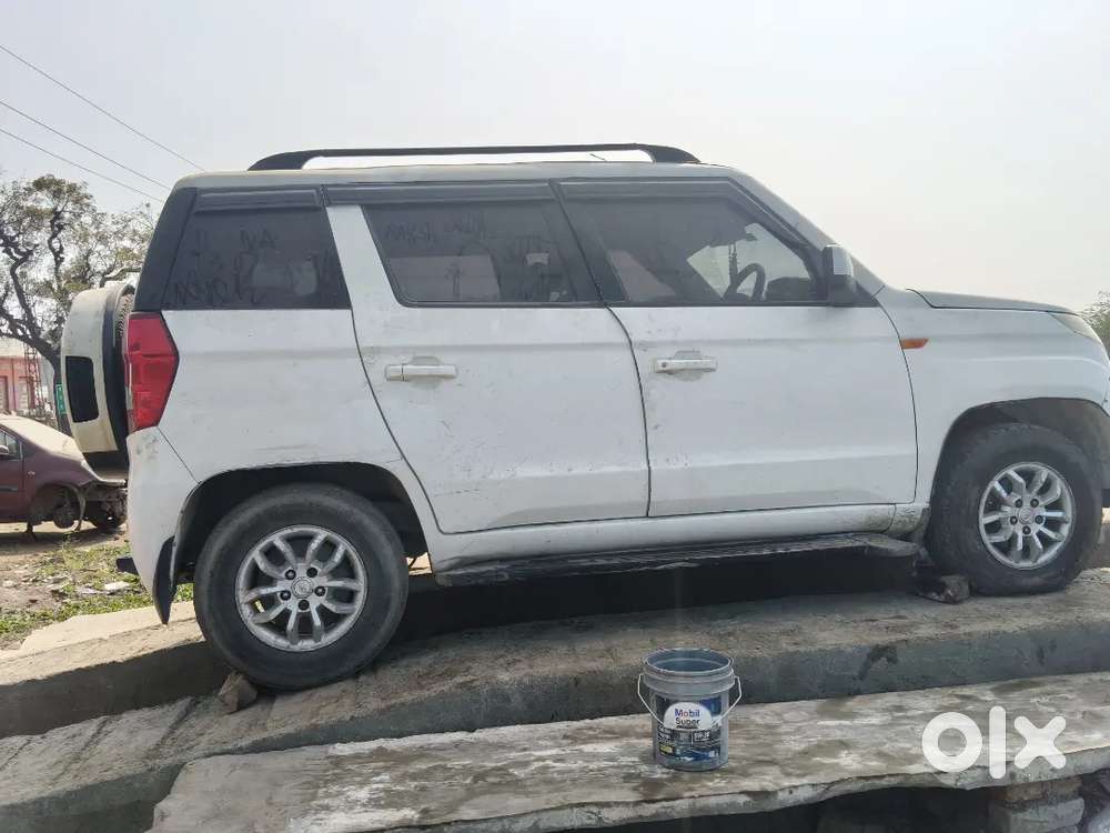 Mahindra Tuv 300 2016 Diesel 9981 Km Driven