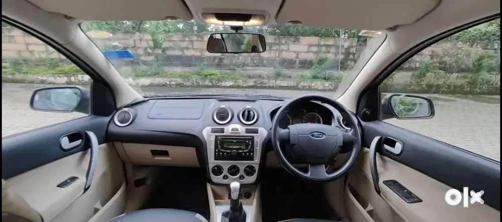 Ford Classic Titanium 2013 Car