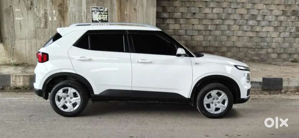 Hyundai Venue 2022 Petrol Manual Second