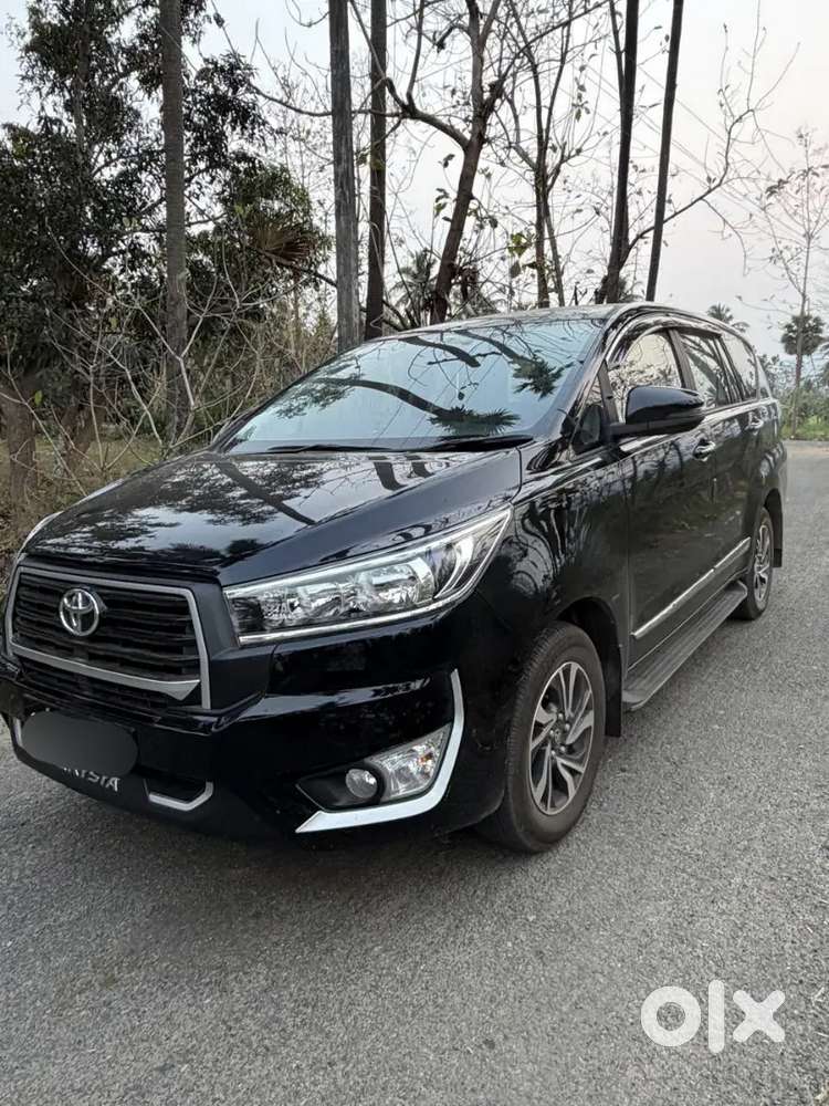 Toyota Innova Crysta 2025 Diesel 8200 Km Driven , Accessories Fitted
