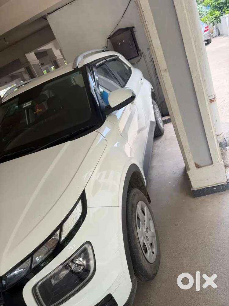 Hyundai Venue 2022 Petrol 25000 Km Driven. Urgent Sale.