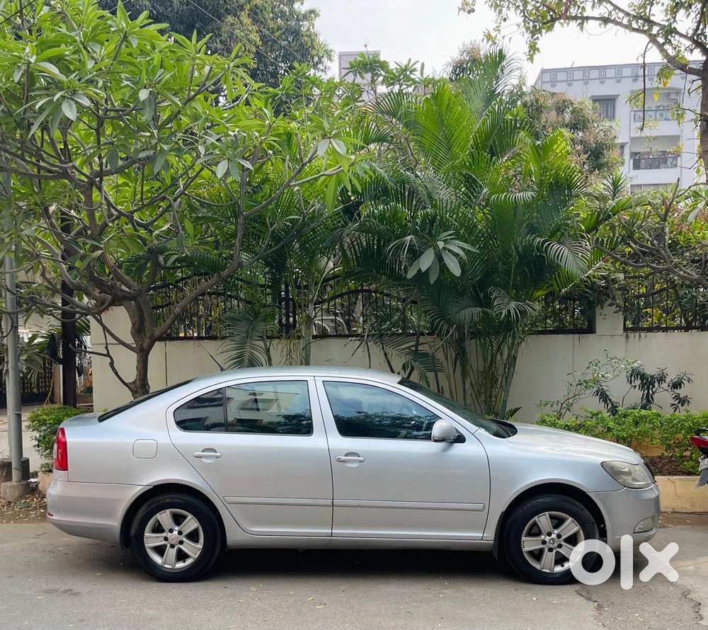 Skoda Laura Ambiente 2.0 Tdi Cr Automatic, 2010, Diesel