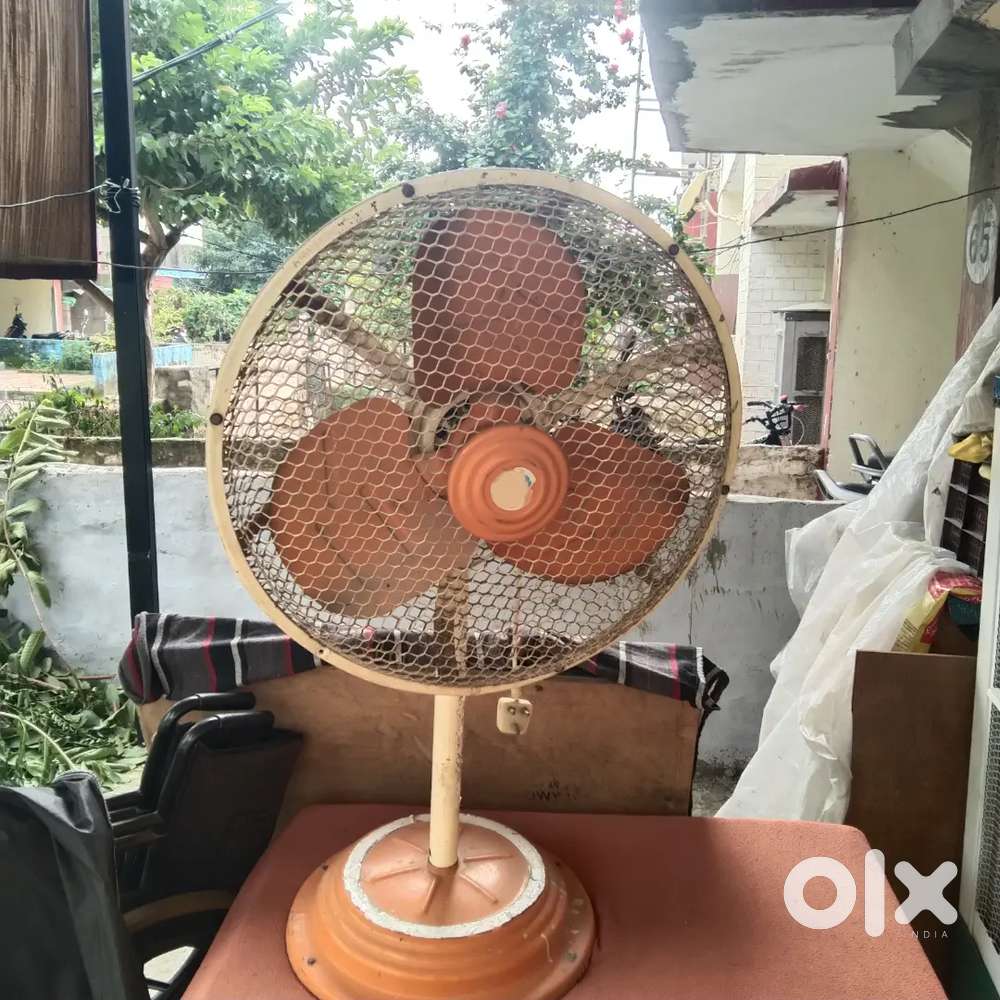 table fan, cream colour