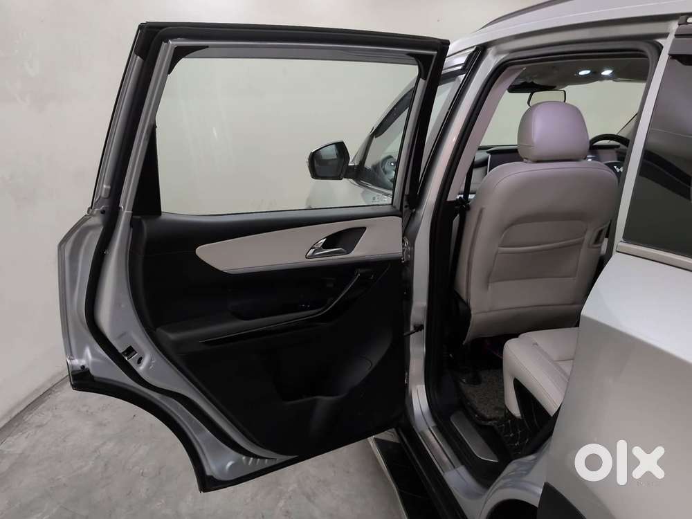 Mahindra Xuv700 2.0 Ax 7 Petrol At Luxury Pack Str, 2021, Petrol