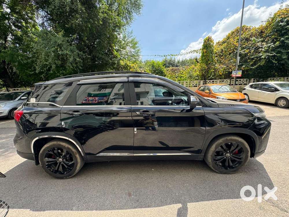 Mg Hector Plus Sharp Pro Blackstorm 1.5 Turbo Petrol Cvt 7 Str, 2024..
