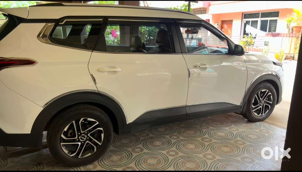 Kia Carens Prestige Plus  2022 Model  Diesel  Doctor-owned