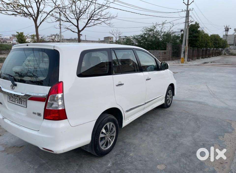 Toyota Innova 2015