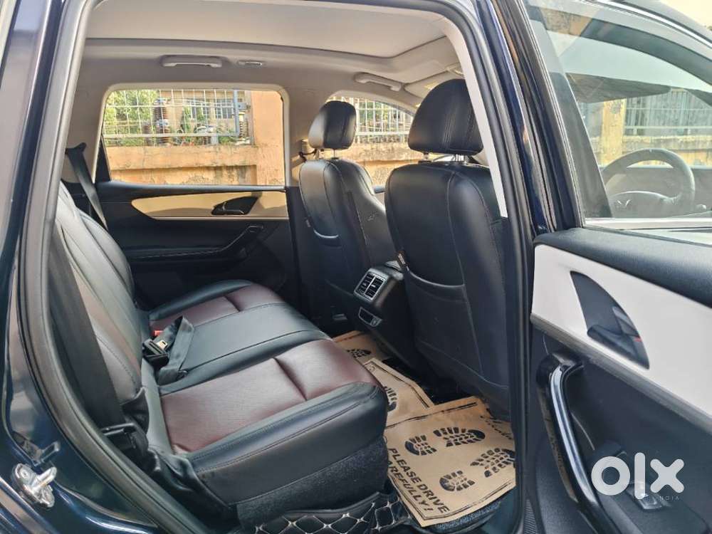 Mahindra Xuv700 2.0 Ax 5 Petrol Mt Str, 2024, Petrol