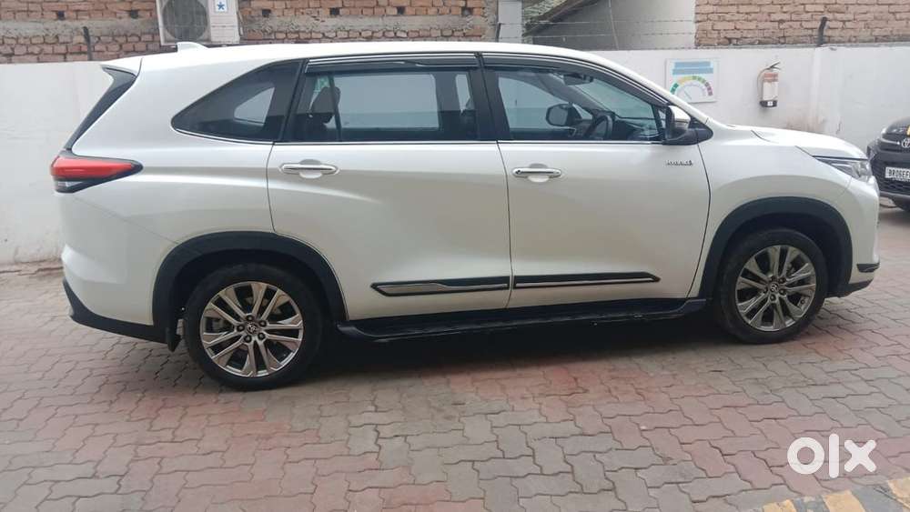 Toyota Innova Hycross 2023