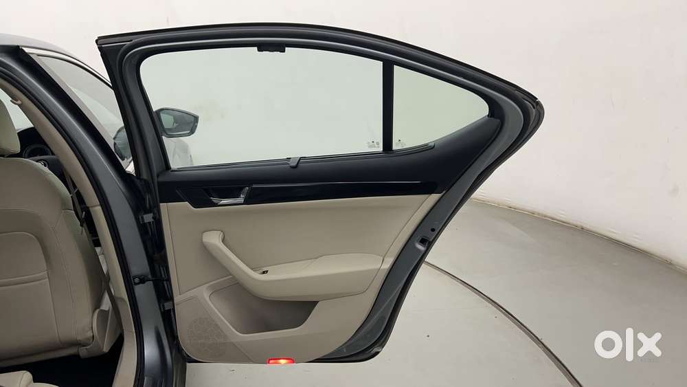 Skoda Superb Lk 1.8 Tsi At, 2018, Petrol