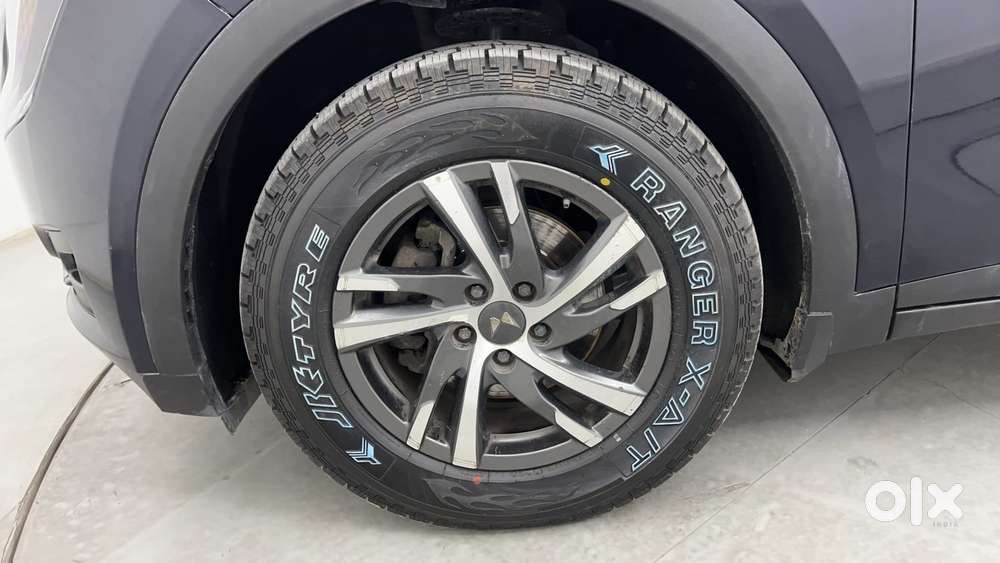 Mahindra Xuv700 2.0 Ax 5 Petrol At Str, 2022, Petrol