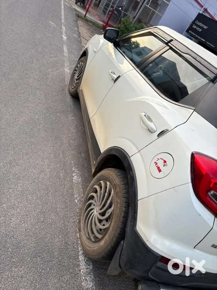 Mahindra Xuv300 1.2 W4 2019