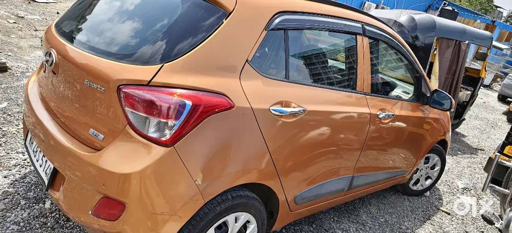Grand I10 Sportz Top Model