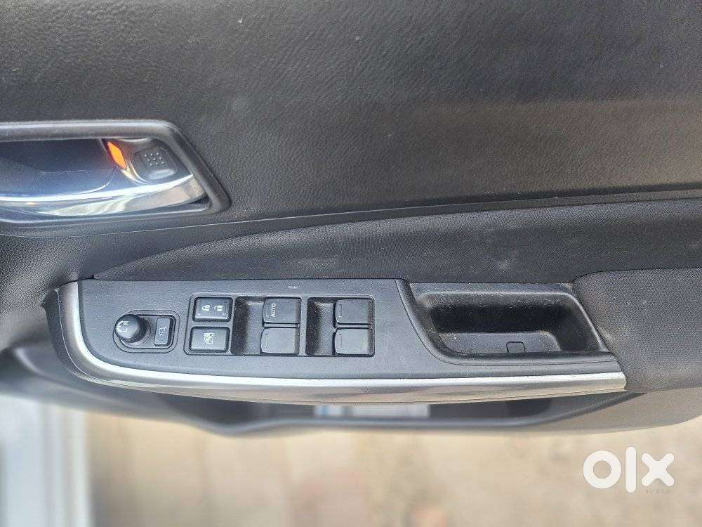Maruti Suzuki Swift 1.3 Zxi, 2023, Petrol