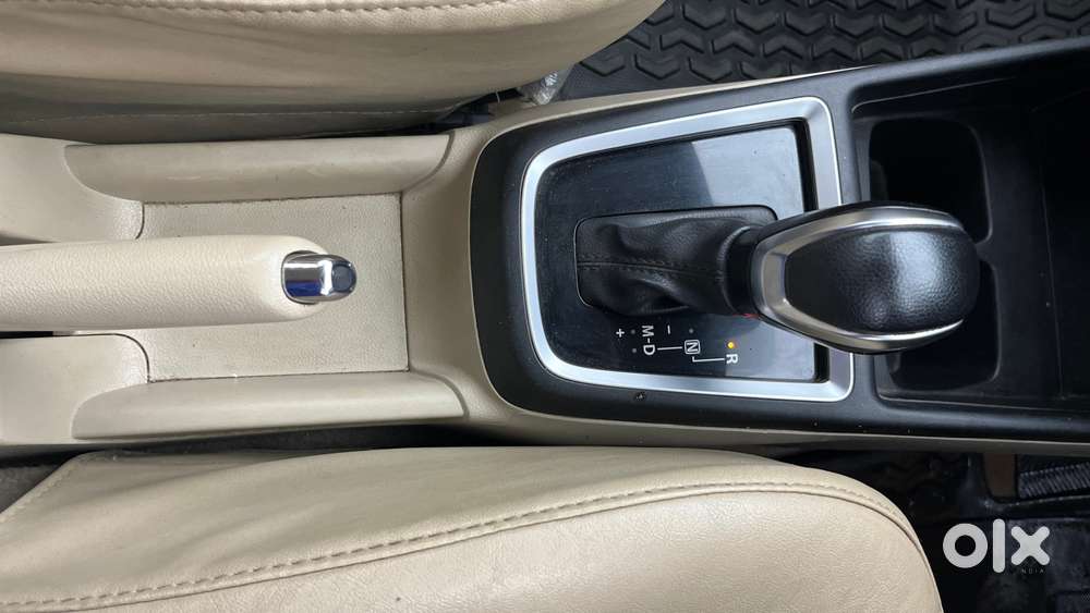 Maruti Suzuki Swift Dzire Amt Vxi, 2022, Petrol
