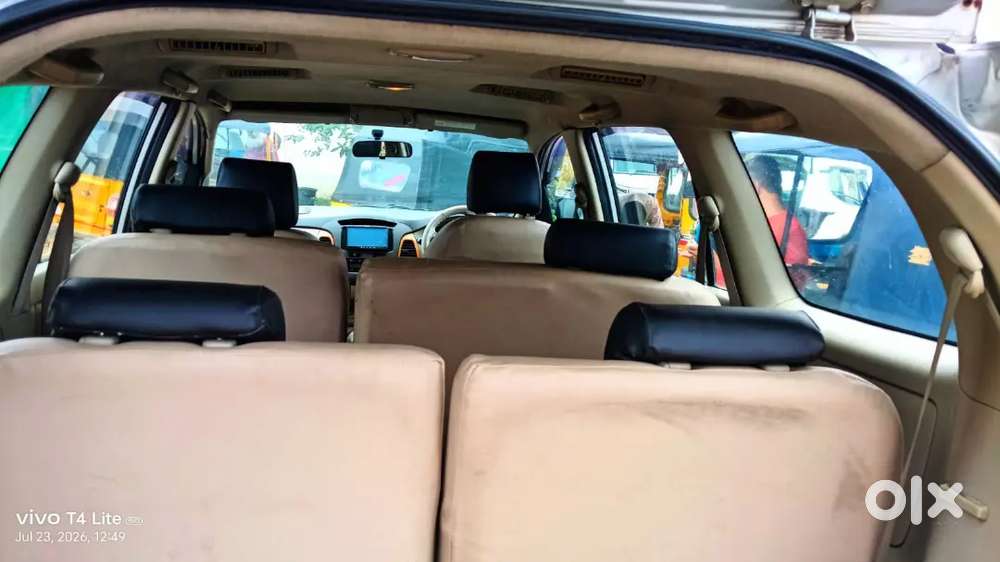 Toyota Innova 2.5 V Model 2011 Urgent Sale