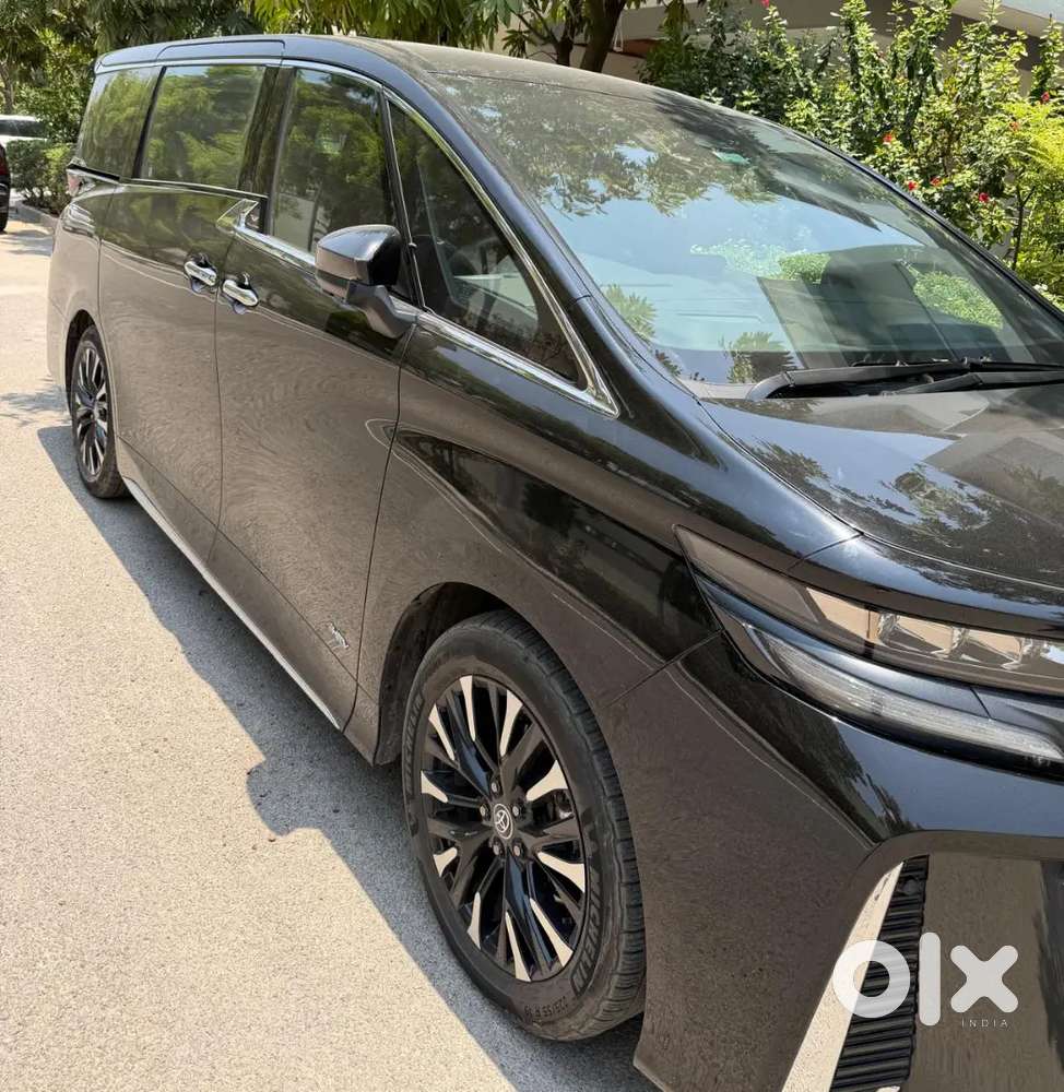 Toyota Vellfire 2024 Executive Lounge Hev Well Maintained