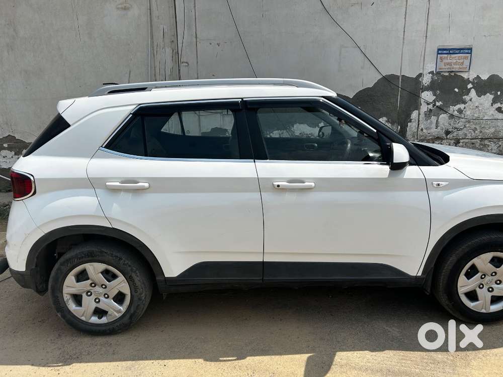 Hyundai Venue 2020 Petrol 56682 Km Driven