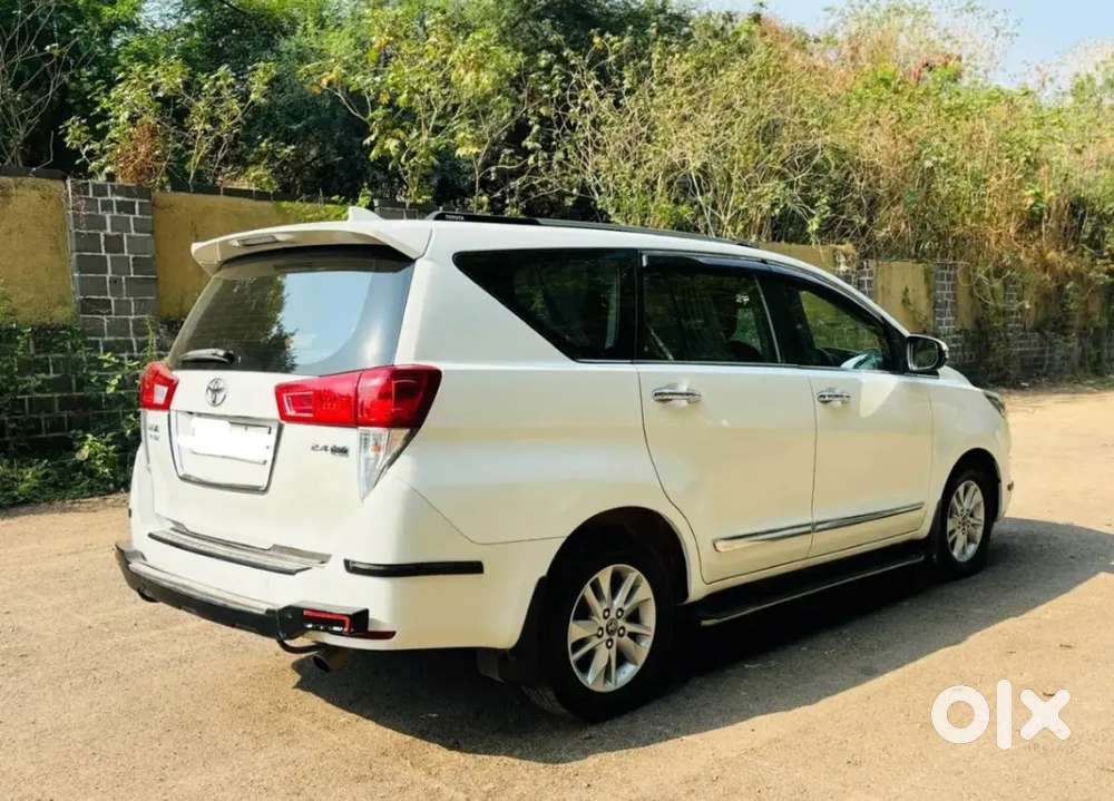 Toyota Innova Crysta 2.4 V