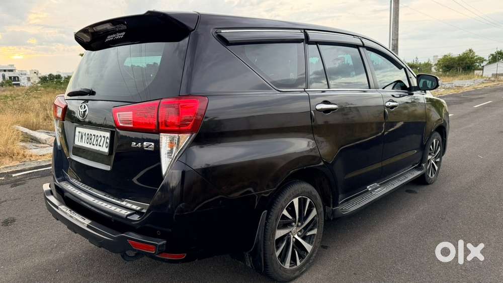 Toyota Innova Crysta 2.4 Z Automatic &ndash; 2022 | Sparkling Black Pearl