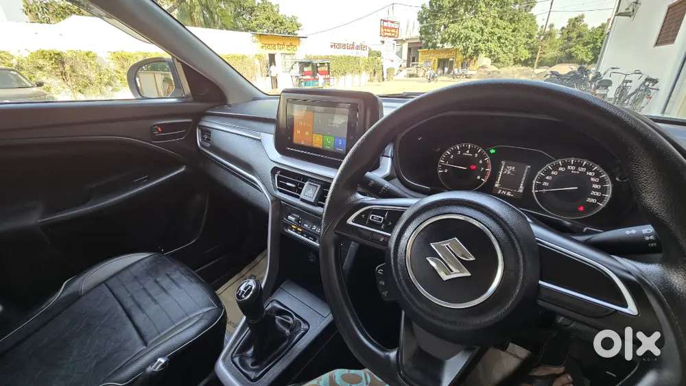 Top Model Alloy Wheel, Back Camera, Armrest